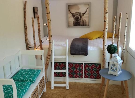 Zurück zur Natur - Urlaub im Zirkuswagen, Sommeratelier oder Schindelwagen