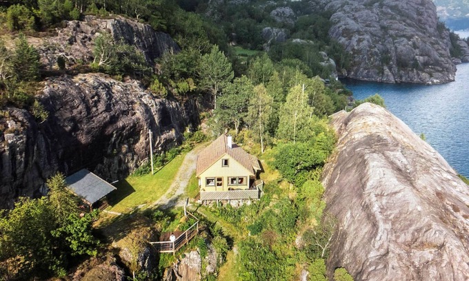 Kvinnherad House | Åkrafjorden by Interhome