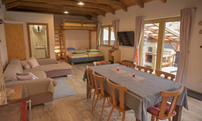 Unhost Apartment | Útulný domek v zahradě v Unhošti nedaleko letiště