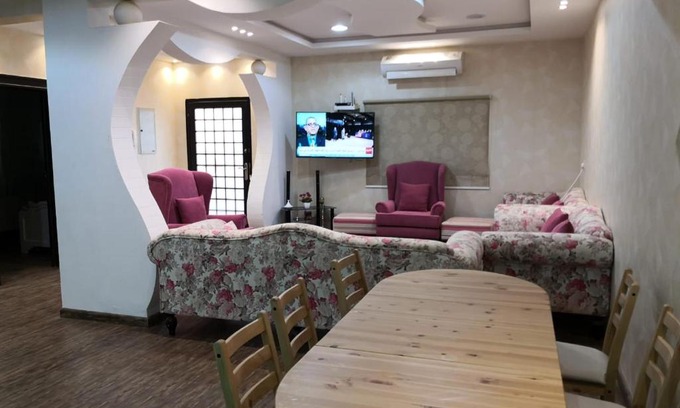 Unaizah Ski Chalet | شاليه الوردة البيضاء