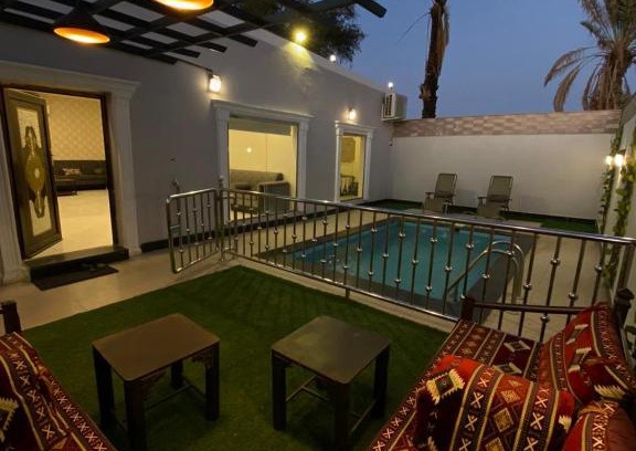 Al Aqiq Ski Chalet | شاليه وحديقة التوت بمسبح