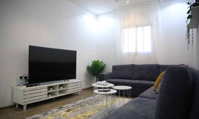 Ar Rass Apartment | شقة جديدة بالرس مع وجود موقف مظلل للسيارة