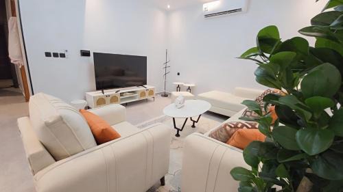 Al Wahah Apartment | شقة صالة وثلاث غرف وغرفة عاملة