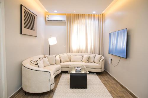 Ghirnatah Apartment | شقه غرفة وصالة بتصميم مودرن فاخر ودخول ذاتي