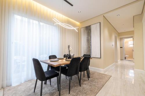 Riyadh Apartment | شقه 6 فاخره ثلاث غرف نوم وجلسه خارجيه صغيرة