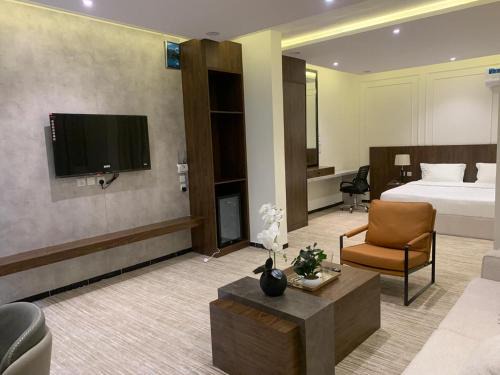 Al Kura Apartment | غرفة وصالة فندقية فاخرة