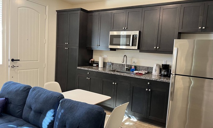 Jurupa Valley Apartment | 全新一室一厅可简餐可洗衣服