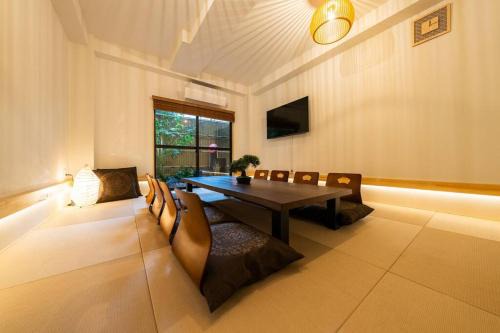 Nishi Villa | 実rei 疲れを癒す日本庭園と大きなリビング 寝室6 ベッド13トイレ3 お風呂2台