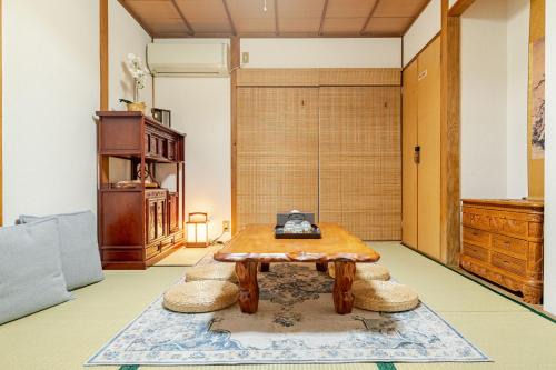 Naniwa Villa | 心斎橋から7分 なんばまで1駅 MeenoHome 幸せをひとりじめできる一軒家 空港直通 家族連れに最適な宿