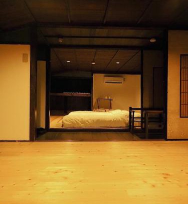 Tsuwano-cho Apartment | 泊まれるカフェ龍さん家