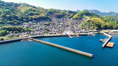 Etajimacho Akizuki Apartment | 海を眺めながらのんびり時間を過ごす家