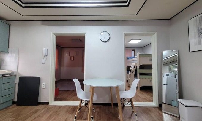 Nam-gu Apartment | 하우스오브겔러리-휴201옥상바베큐가능