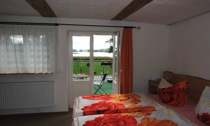 Dobbertin Apartment | 06 double room with terrace and view of the Dobbertiner See - Insel-Hotel Dobbertin