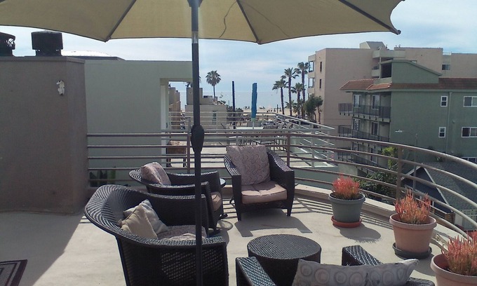 Venice Apartment | #1 1877sf 2BD 2 BA & PRIVATE ENCLOSED ATTACHED 2 CAR GARAGE