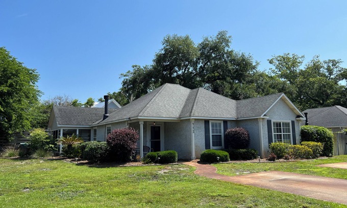 Demere Park House | 1/2 mile to the beach, private pool, dog friendly, and a park!