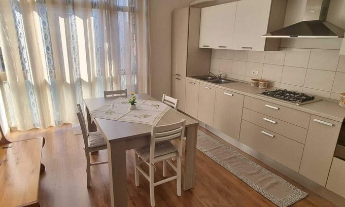 Mantua Apartment | 1.5 km from Palazzo Te and 100 meters from the hospital in Mantua Casa Emma
