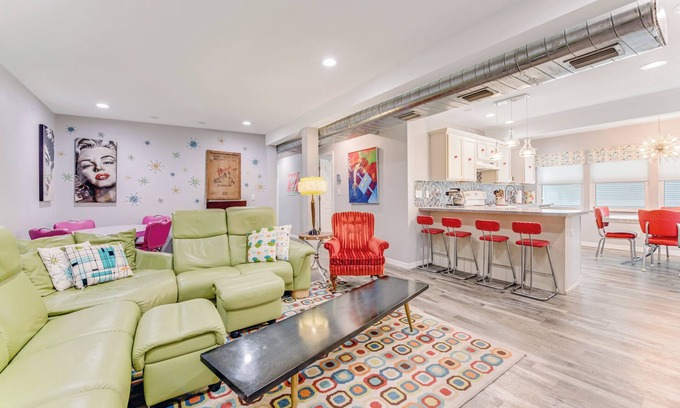 Oakdale Park Apartment | 1,500 sq/ft retro style 3 bedroom 2 bath king bed Big Rig parking. Garage!