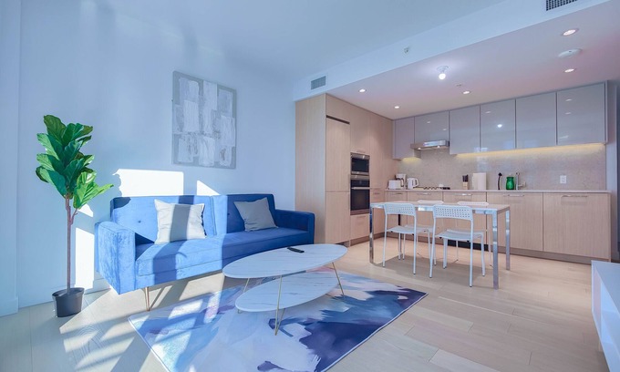 Richmond City Centre Apartment | 1-BDR & 1-Bath | 600sqft | AC | Modern Style