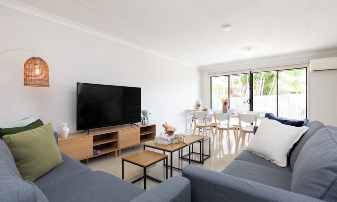 Acacia Ridge Apartment | 1 Bdr Apt! Full Kitchen! Covered Parking! 6AS1