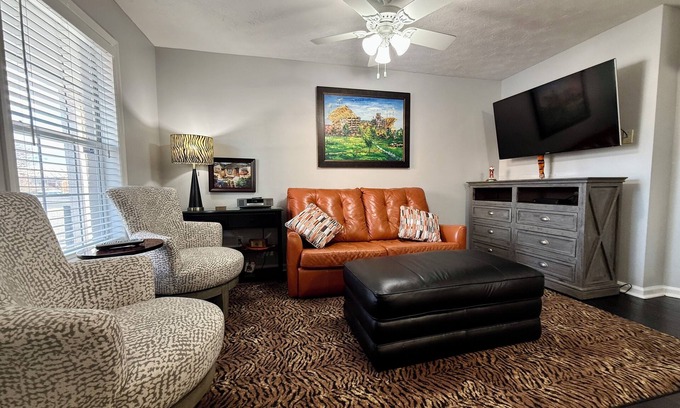 Auburn Condo | 1 Bed & 2 Bath Condo Directly Across from Jordan-Hare Stadium + Parking Pass!