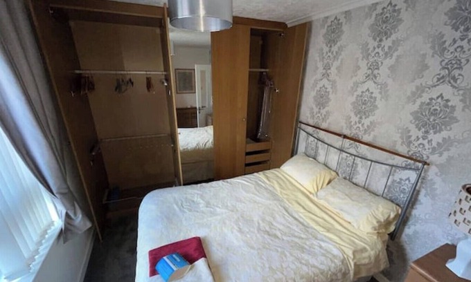 Greenock Apartment | 1 bed Apartment in Secure and Convenient Location