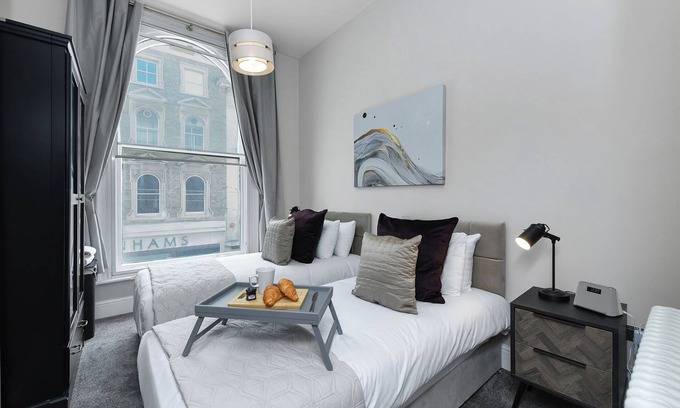 Nottingham City Centre Apartment | 1 Bed Apt Next to Market Square & Transport Links