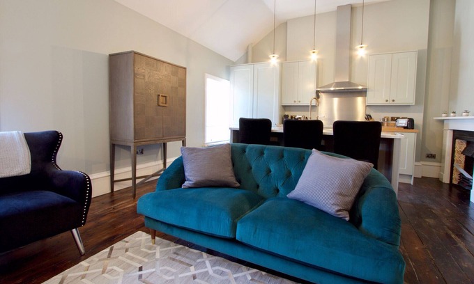 Stamford Apartment | 1 Bed Designer Apartment - Ensuite with Shower