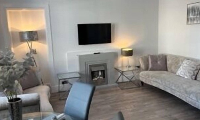 Troon Apartment | 1 bed refurbished ground floor flat in town centre location in Troon, close to popular pubs, rest...