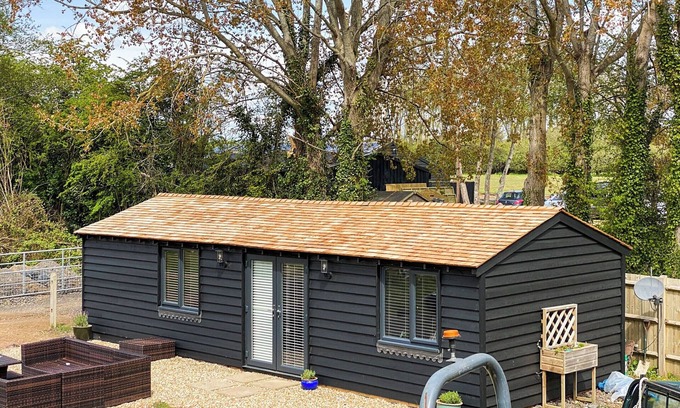 Southbourne Cottage | 1 bedroom accommodation in Nutbourne, near Chichester