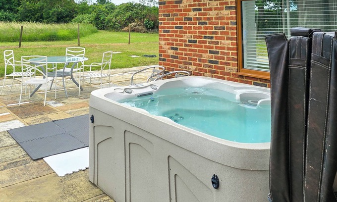 Writtle Cottage | 1 bedroom accommodation in Writtle, near Chelmsford