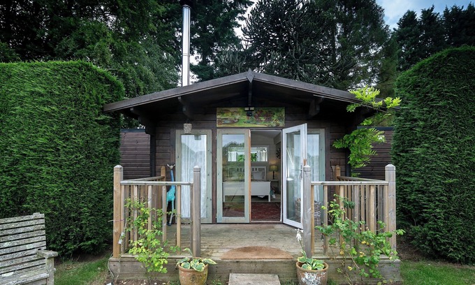 Chilworth Cottage | 1 bedroom accommodation in Shere, near Guildford