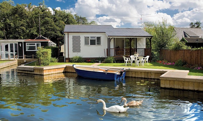 Irstead Cottage | 1 bedroom accommodation in Wroxham, Norfolk Broads