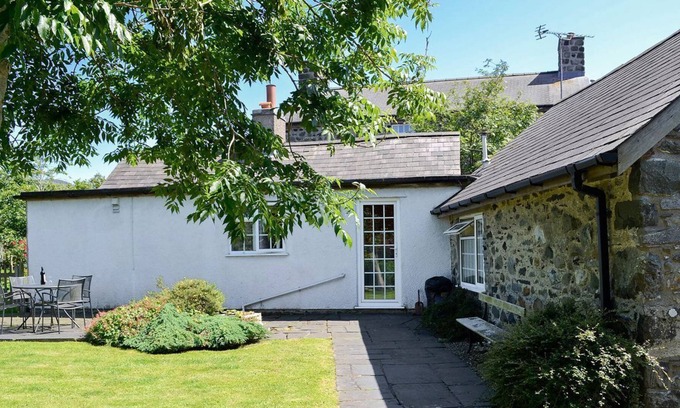 Bryn-crug Cottage | 1 bedroom accommodation in Bryncrug, near Tywyn
