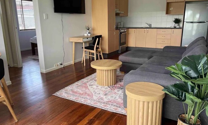 Gordon Park Apartment | 1 Bedroom Bliss