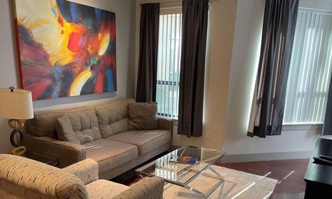 Uptown Condo | 1 Bedroom Condo 208319 by Houzlet