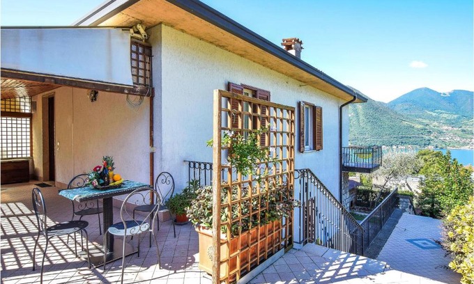 Sensole Apartment | 1 Bedroom Cozy Apartment In Monte Isola