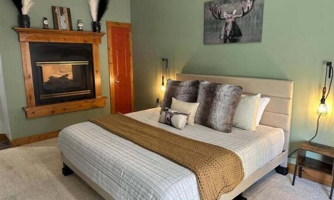 Galena Apartment | 1 bedroom studio, pool, hot tub, sauna