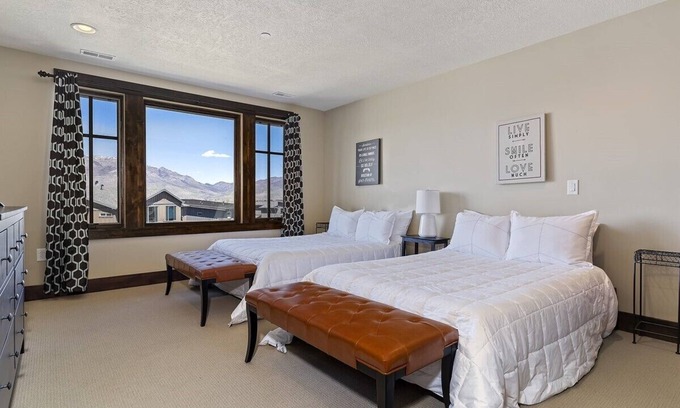 Ogden Condo | 1 Bedroom suite with views of the lake