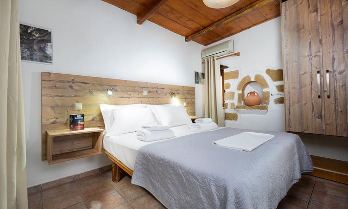 Tsourouniana House | 1-bedroom Topolia House with shared pool
