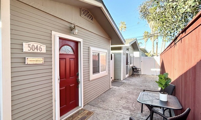 Ocean Beach Cottage | 1 block from ocean - stylish & cozy beach cottage in funky Ocean Beach!