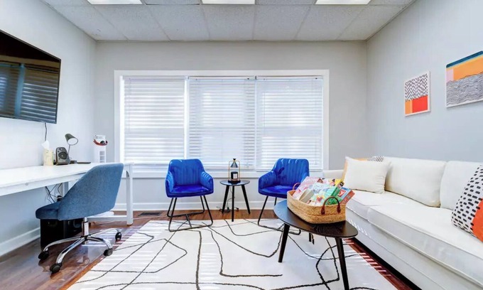 Dwight House | 1 Block from Yale. Premium WFH amenities, coffee bar, In-unit W/D. 1000+ sq ft