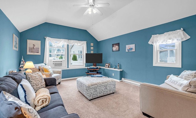 Wall House | 1 Block to Beach with Linens + Towels, BBQ & AC