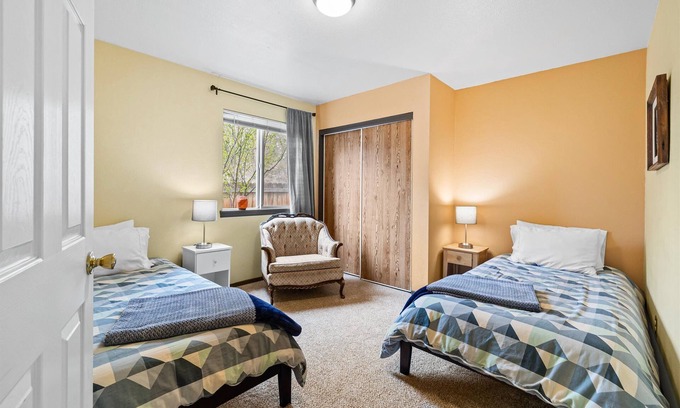 Orchard District House | 1 block to river! Central location - walk to downtown, river, shopsn