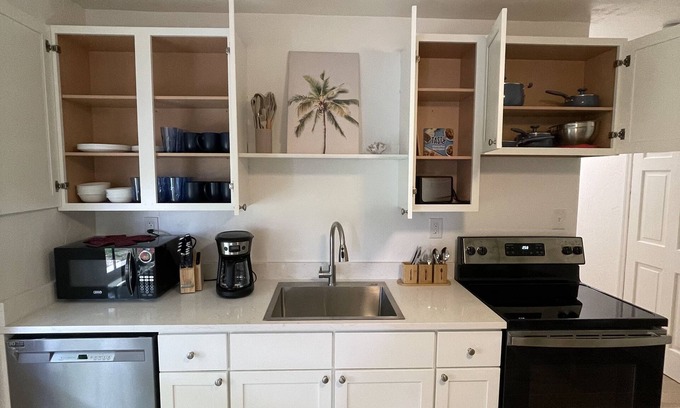 Venetian Way House | 1 block to the beach, perfect!