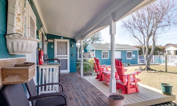 Kure Beach Apartment | 1 BR Efficiency in Private Historic Motel w pool!