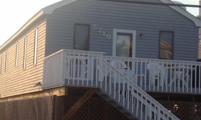 Holgate House | 1 House from the Beach - Now taking Reservations