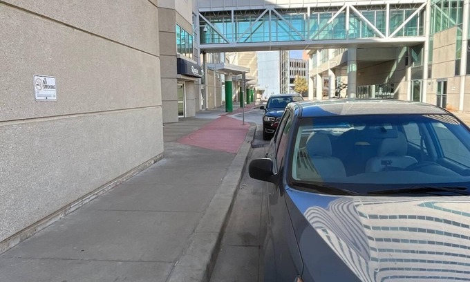 Cedar Rapids - Iowa City Apartment | 1 King Bed 1 Bath Apartment Steps to Paramount Theatre Downtown Cedar Rapids
