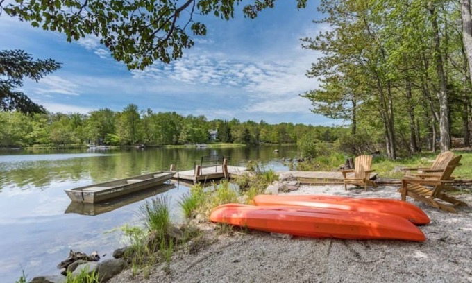 Tobyhanna House | #1 Lakefront - Pool, Boat, Kayak, Fire Pit, Casino