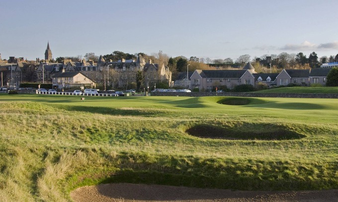 St. Andrews House | 1 Links Crescent 5 Star Selfcatering House Overlooking Old Course in St Andrews