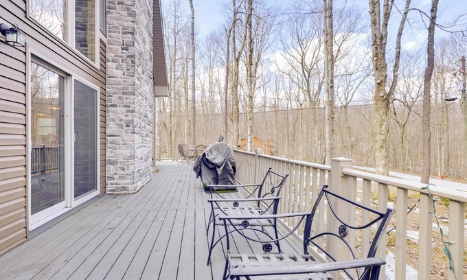 Alpine Lake Cabin | < 1 Mi to Alpine Lake: Cabin w/Furnished Deck!